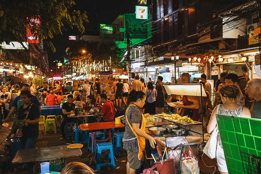 Tajska potovanje Bangkok Kao San Road ponoči
