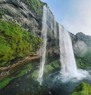 Islandija potovanje slap Seljalandsfoss