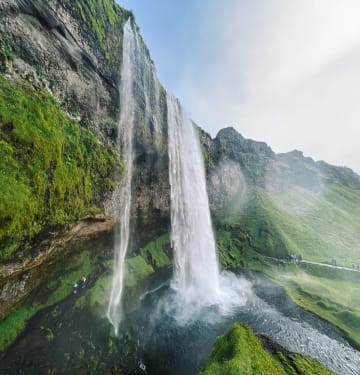 Islandija potovanje slap Seljalandsfoss