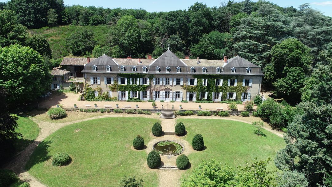 Neuf à Charbonnières-les-Bains : 92 appartements dès 161 726 € — photo 3