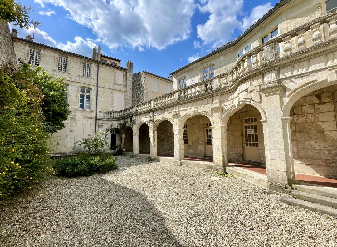 SAINTES : 16, rue Saint-Michel