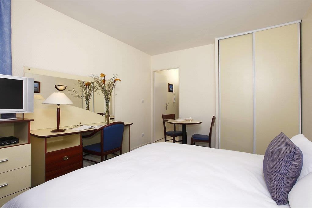 LOGELY CERGY_1056-WAL