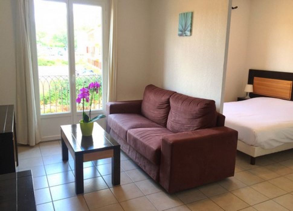 9f40cfb815d4b0c9181d19a05b8c8a87