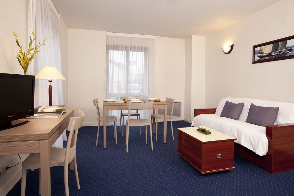 LOGELY BLANC-MESNIL_12010-GUI