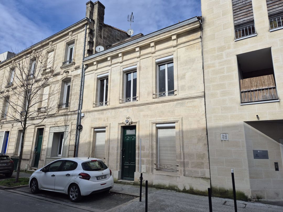 RUE DELBOS