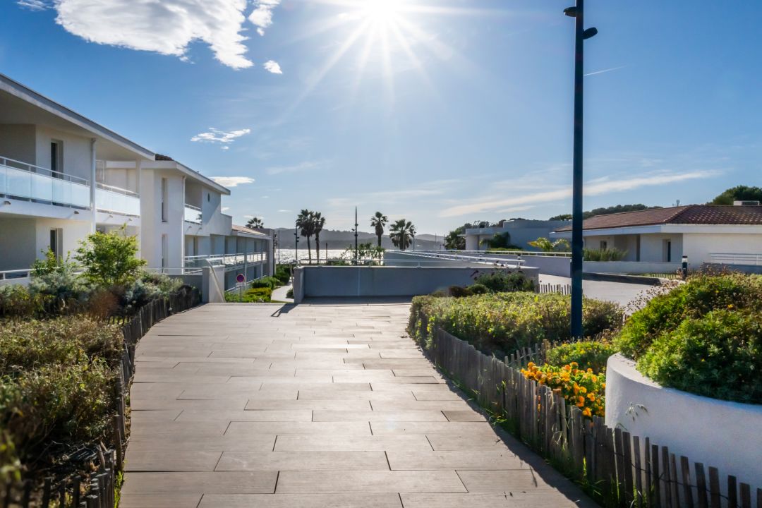 Programme neuf à Saint-Mandrier-sur-Mer : 1 appartement dès 153 301 € — photo 2