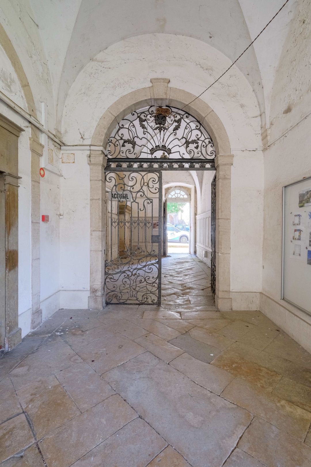DOLE : Le Cloître des Cordeliers