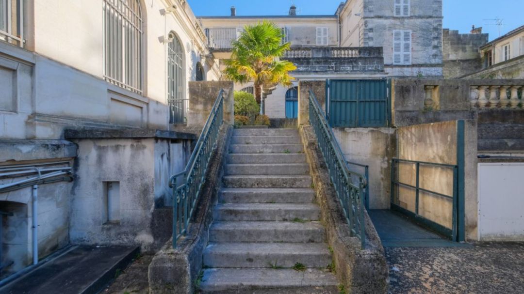 d20b4d370d21c280d68255179a137f14