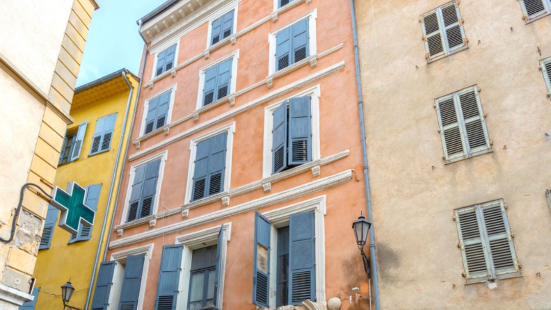 GRASSE : 2, rue de la Pouost