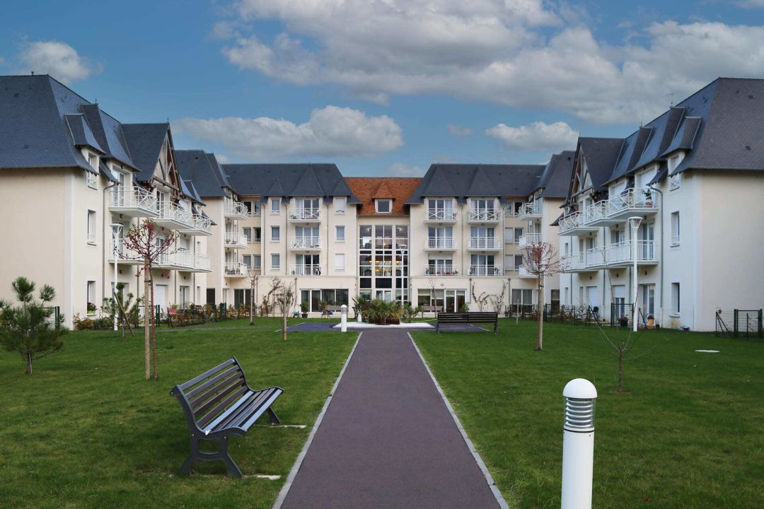 Programme neuf à Courseulles-sur-Mer : 2 appartements dès 221 580 € — photo 2