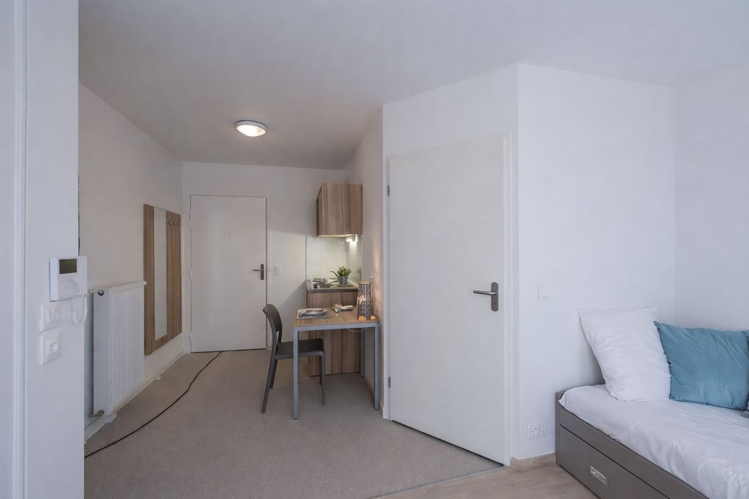 f2b944296733370ee858a6be69408923