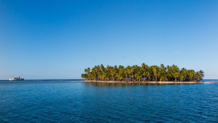 Ferry de San Blas naufragado próximo a ilha