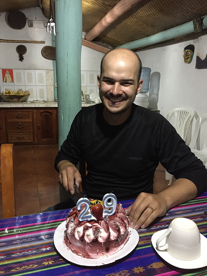 Festa surpresa com direito a bolo e brigadeiro!! 