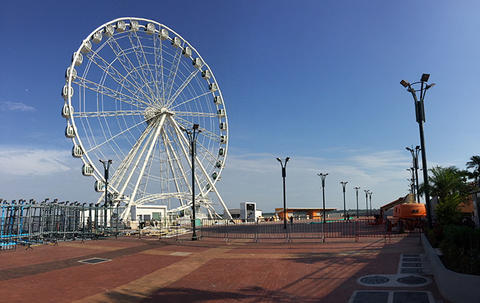 Roda gigante no Malecon 2000
