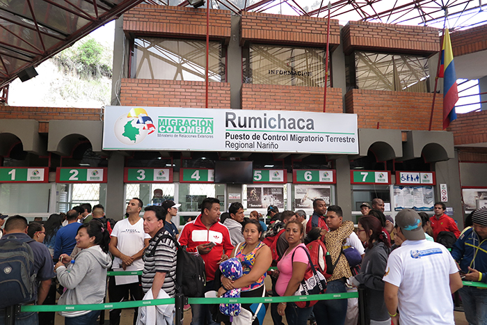 Fila da Imigração Colombiana