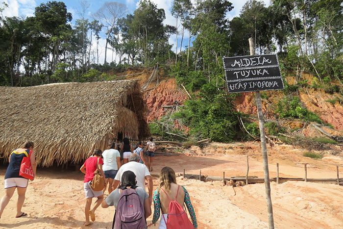 Entrada da aldeia Tuyuka – Utapinopona.