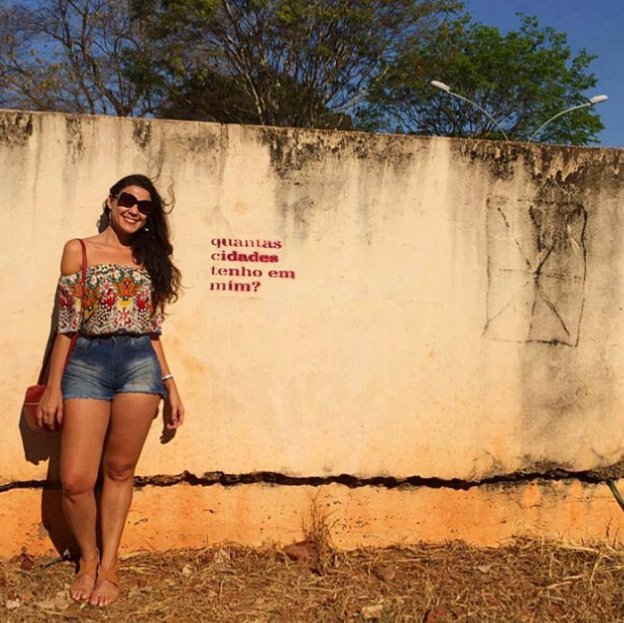 Pichação bem significativa em um muro de Brasília, Distrito Federal.