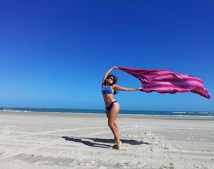 Acredite se quiser, essa foto foi feita com a câmera apoiada no único graveto existente em toda extensão da praia de Mundaú, no Ceará.