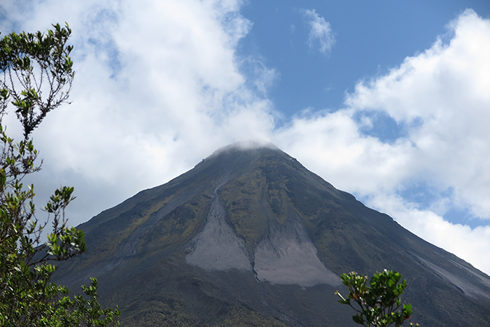 Foi por pouco! Mas elas não deram trégua nesse dia. Vulcão Arenal - Costa Rica