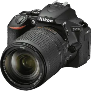 Nikon Kamera mit Objektiv D5600 AF-S DX 18-140mm f/3.5-5.6