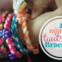 How to make Friendship Bracelets: 5 string bracelet tutorials