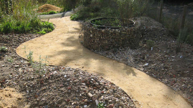 Curved oggin path through substrate garden