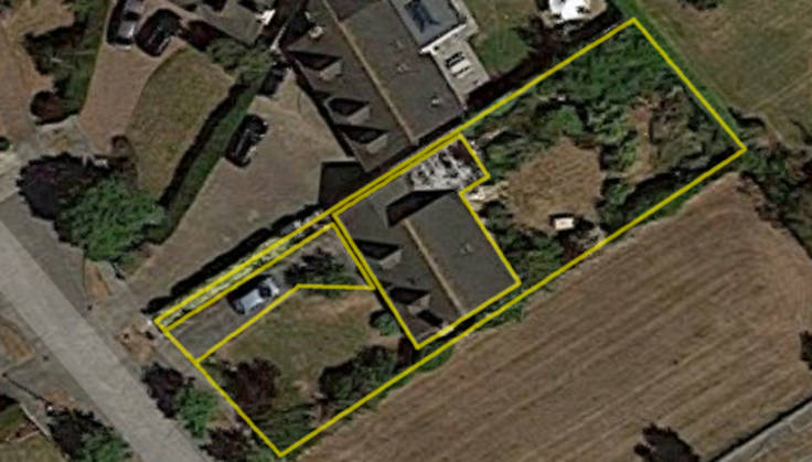 Satellite image with yellow outline drawn around house and garden