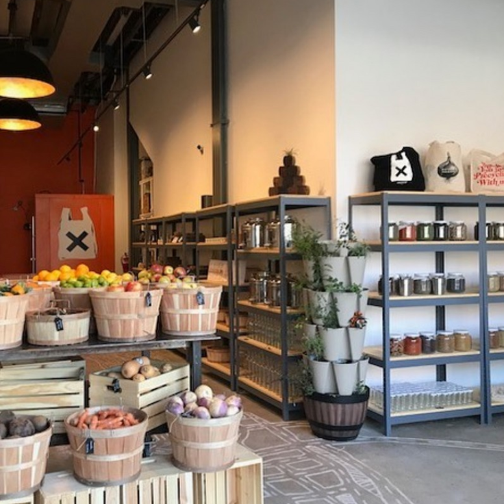 Containerless shop interior