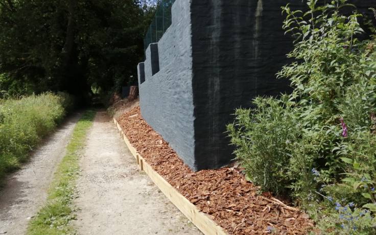 Front wall bed, mulched with bark