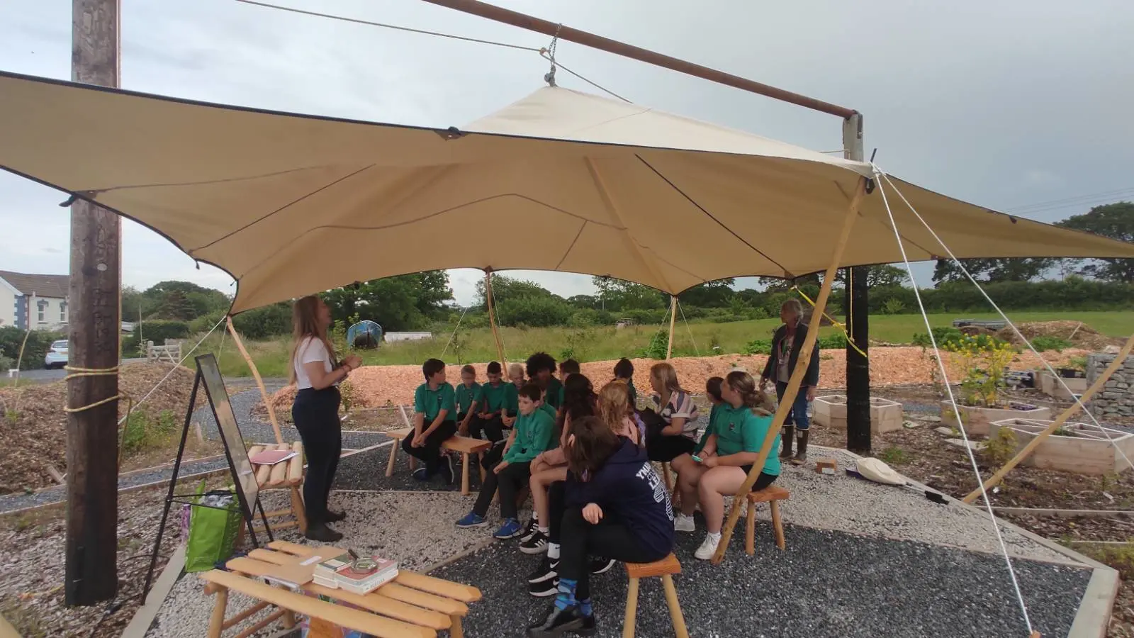 Workshop under canvas structure on heptagonal base