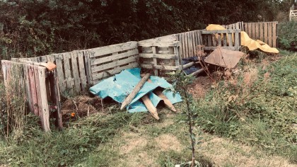 Pallet compost bays