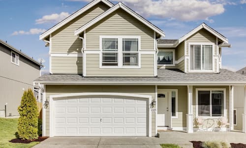 view of a suburban home from the street