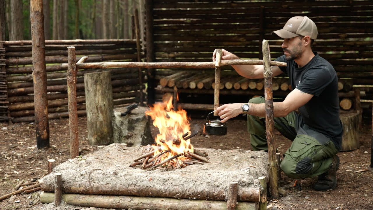 Building Bushcraft Shelter and crafting survival traps