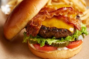 RED ROBIN GOURMET BURGERS, Los Angeles - 6600 Topanga Canyon Blvd