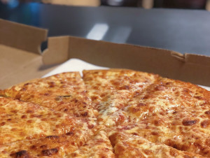 4 Corners Pizza Delivery 1140 Beacon St Newton Highlands Order Online With Grubhub