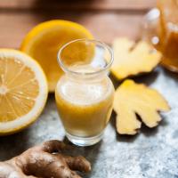 Ingwer-Shot mit frischem Apfel