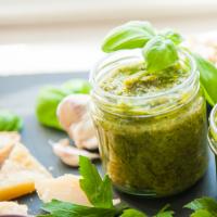 Pesto Rezepte: Pesto mit Basilikum.