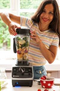 Green Smoothie im Vitamix Pro 500 Vitamix Pro 500 mit Smoothie-Zutaten