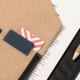 Carpeta en corcho natural con bloc de notas y portatarjetas