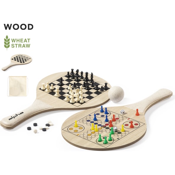 Palas de playa con tableros de ajedrez, parchís y damas en madera y caña de trigo