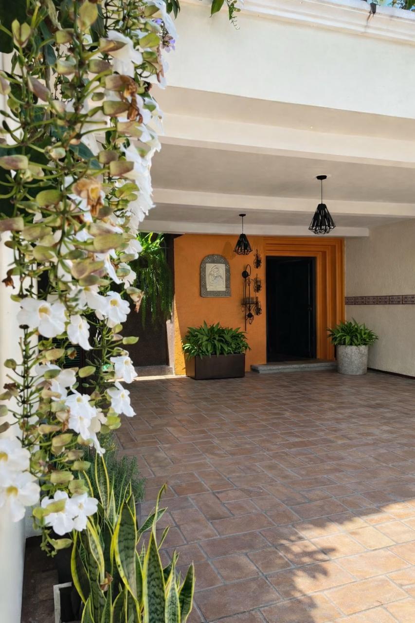 Exclusiva y Amplia Casa de 250 m² con Detalles Coloniales en Antiguo Cuscatlán