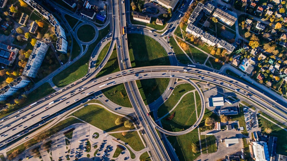 Concepto de ciudad inteligente con edificios sostenibles y tecnología avanzada