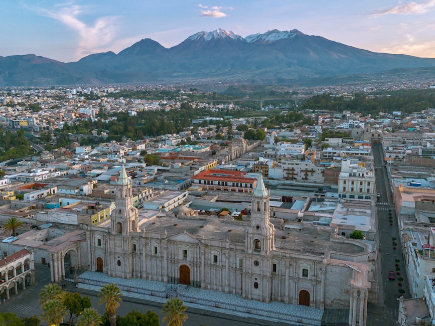 Vista del distrito de Yanahuara en Arequipa con sus características construcciones de sillar blanco.