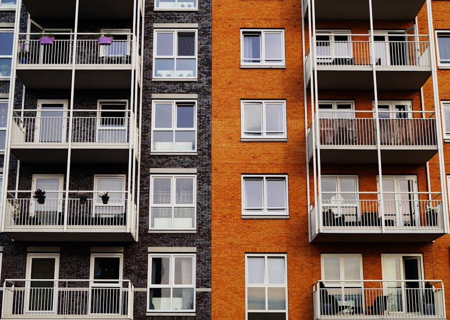 Imagen de un barrio urbano con edificios antiguos