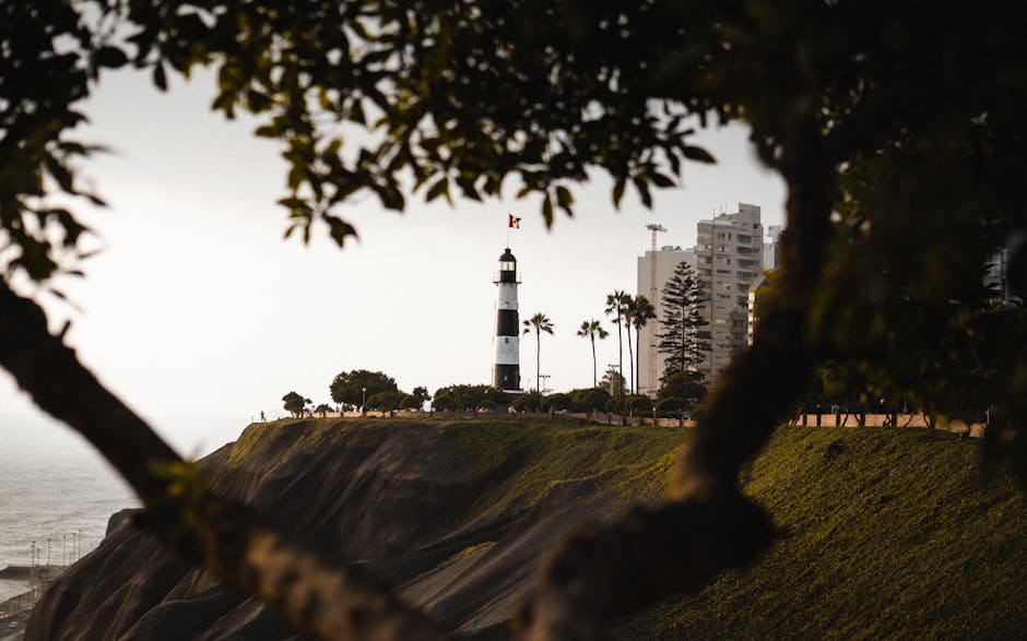 Vista panorámica de Lima, Perú, con edificios modernos y áreas residenciales
