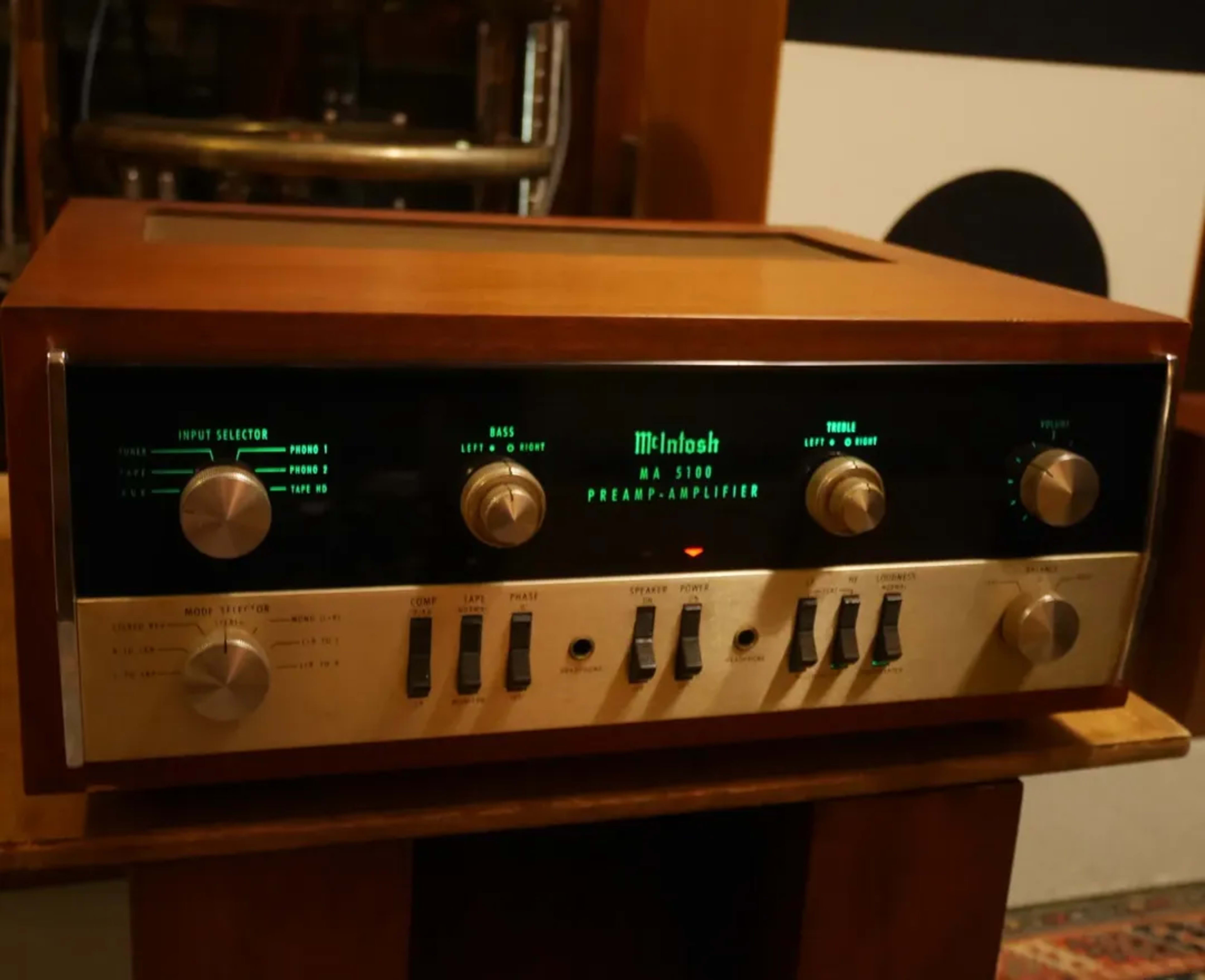 McIntosh MA5100 2-Channel Solid State Integrated Amplifier