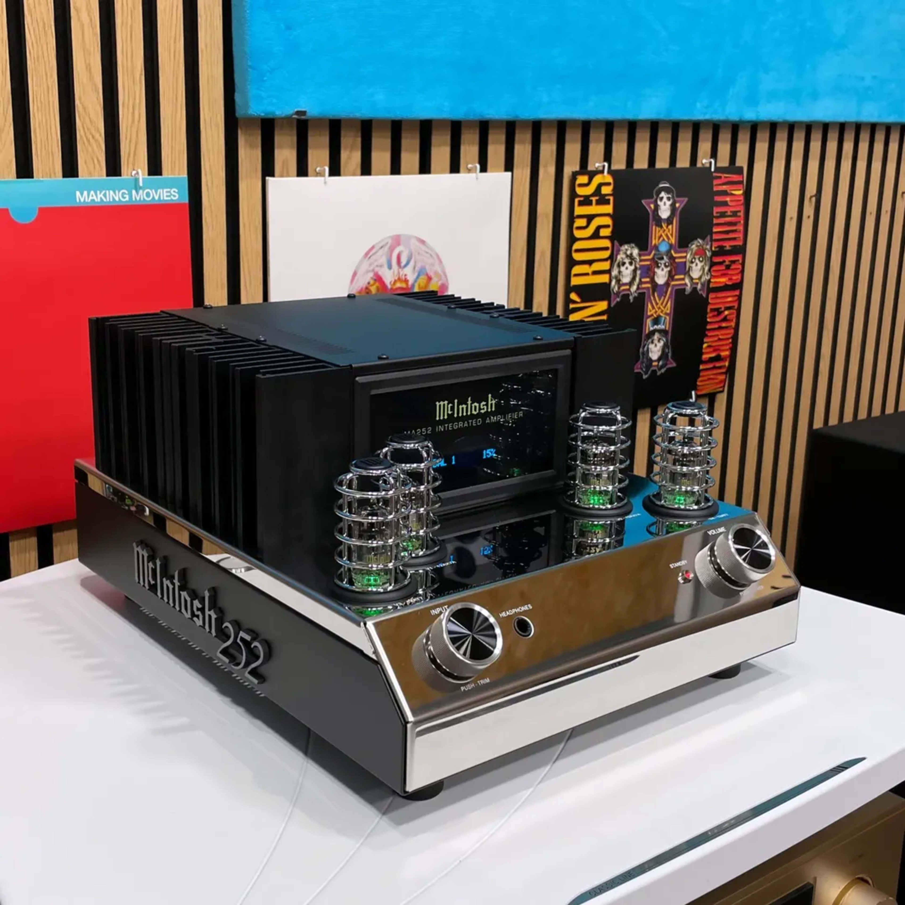 McIntosh MA252