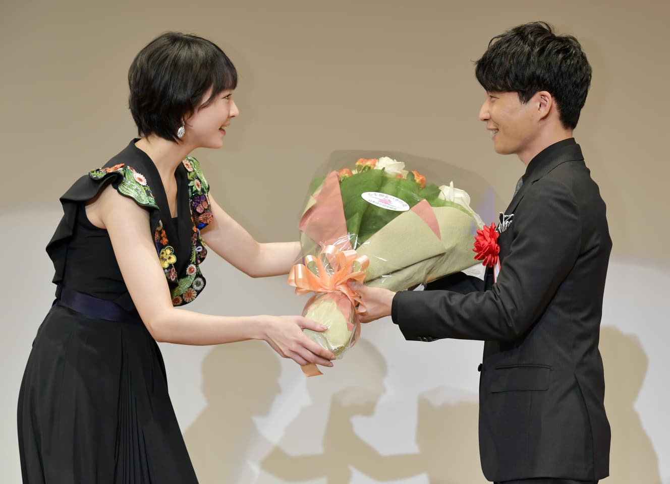 新垣結衣の結婚で大盛況！競馬ファンが狙うオークス「逃げ恥」馬券