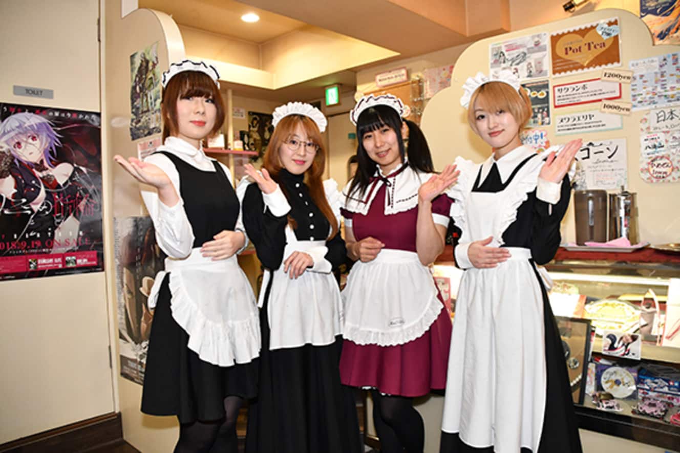 〔メイリッシュ〕左から/ゆかりさん、まほれ店長、まゆみ副店長、ももさん。メイリッシュは、秋葉原を舞台にしたアニメ「STEINS;GATE」(シュタインズ・ゲート)の中に登場するメイドカフェの元ネタになっており、海外から「STEINS;GATE」のファンが“聖地巡礼”としてメイリッシュにやってくることも多いそう