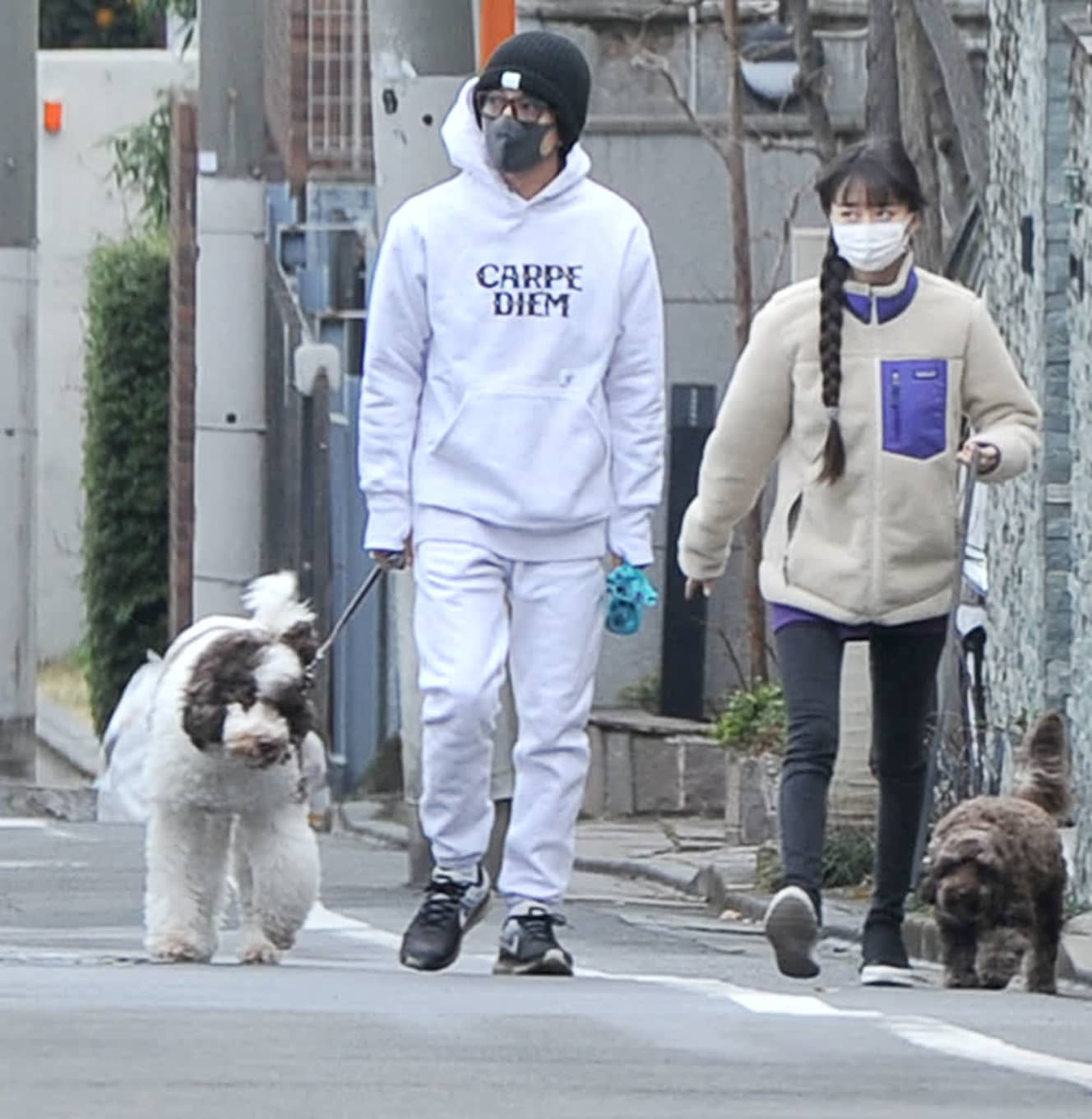 きゃりー、キムタク、田中みな実…芸能人たちの「愛犬散歩」 | FRIDAYデジタル